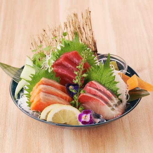 Assortment of 3 types of sashimi