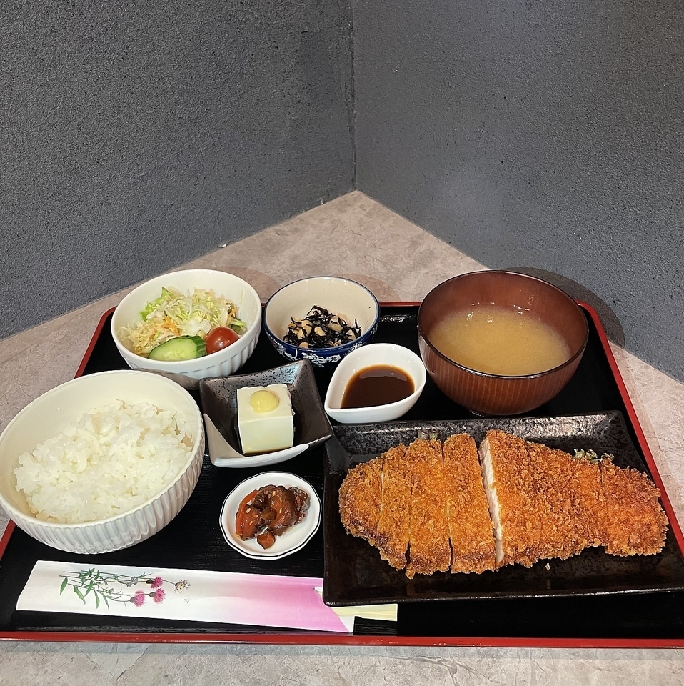 和風の店内で、落ち着いてお食事が可能です。