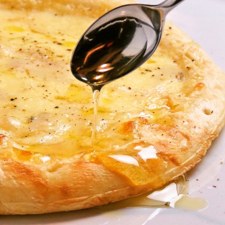 콰트로 포르 매지 (4 종의 치즈)