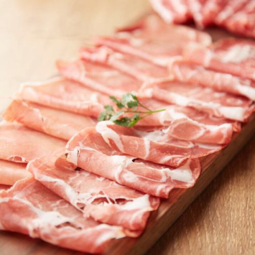 Eat and compare prosciutto with different aging periods ★