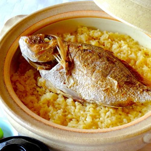 お祝いの席に最適な鯛めし