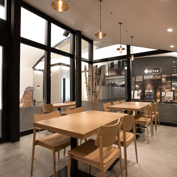 【誕生日や記念日などの特別な日にもおすすめ♪】お料理だけでなく、店内にもこだわりを！隅々までこだわりを盛り込んだ店内で、誕生日や記念日などの特別な日のお祝いにも最適です◎気さくなスタッフがお迎えいたします♪