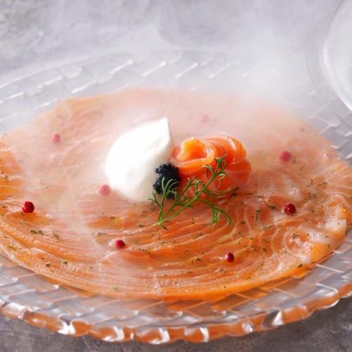 ◆◇燻製薫る！サーモン本来の旨味を堪能できる”マリネ”￥1,980税込）◇◆