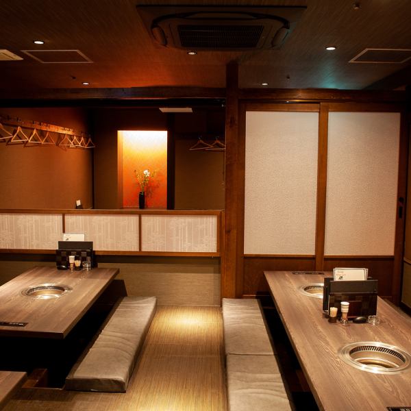 There are 110 seats in total.All the seats are spacious and relaxing.A wide range of entertainment, banquet and family meals are available.Amenity goods are available in the restroom, so you can rest assured the smell of grilled meat.The beautiful shop interior is well received by women.