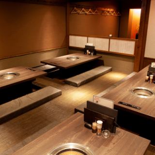 There are 3 seats for 2 to 4 people and 2 tables for 4 to 6 people, and you can use it as a banquet private room for up to 24 people. ! Floor can be reserved for 25 to 50 people.Please feel free to relax at your feet.For various scenes such as reunions and various banquets ◎