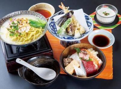 [Lunch near the station♪]