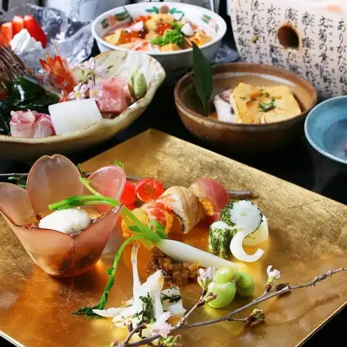 市場で仕入れた鮮魚を提供