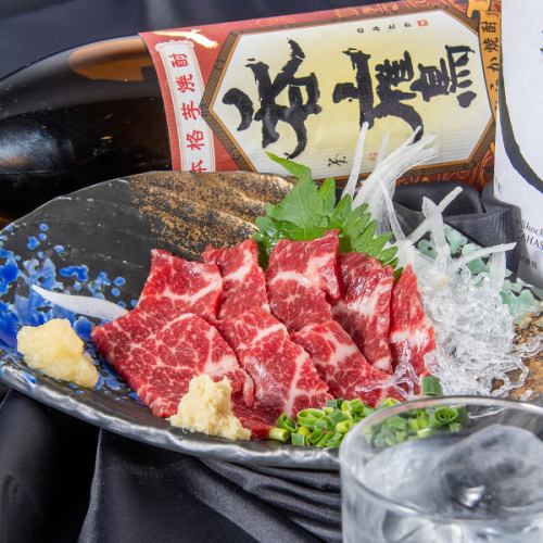 您可以在[Nagahama Yakiniku]◎享用新鲜的马肉菜肴。