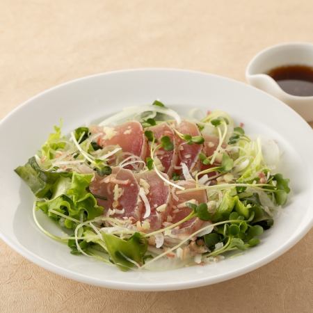 薬味たっぷりビンチョウ鮪のたたきサラダ