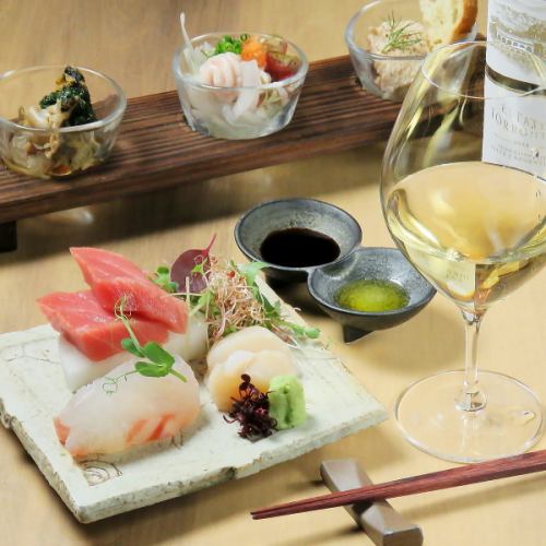 【一週限定】小酒套餐！ 3種清酒開胃菜+2種飲料（30種葡萄酒、20種清酒、生啤酒等） ◇ 2500日元（含稅）