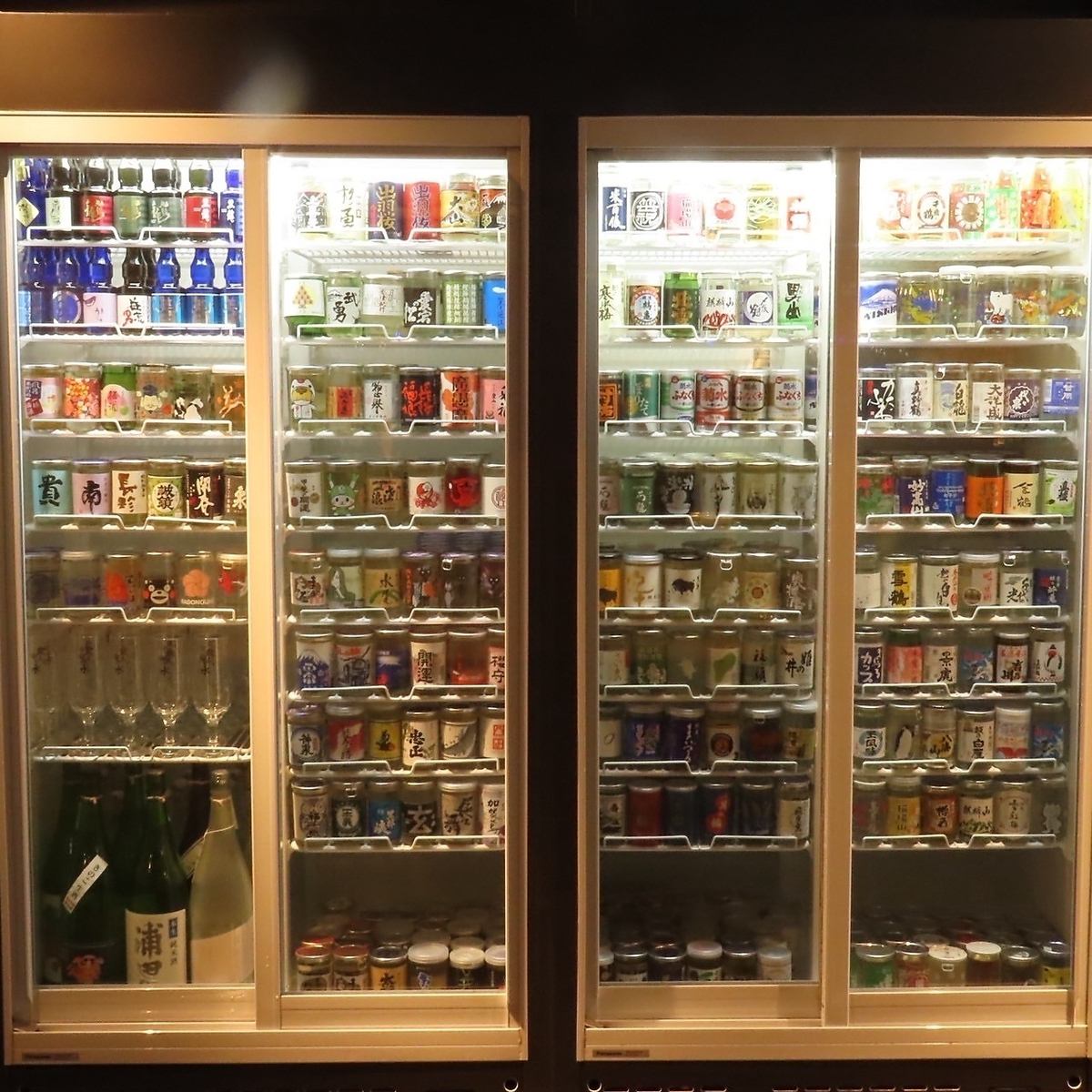 お出汁料理とカップ酒のまさると合同営業。200種以上のカップ酒