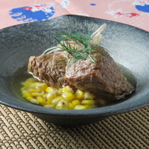 白老和牛の牛スネ肉煮込み