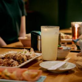 개인실의 자리는 매우 인기!입니다.조용하고 차분한 공간입니다.둘이서의 이용이나 데이트에 최적인 커플 시트를 준비하고 있습니다.시부야에서 한 랭크 위의 밤을 누르세요! 시부야에서 접대, 여자 회, 미팅, 생일, 기념일, 환송 영회 등 각종 음료회와 연회는 당점에서 결정!