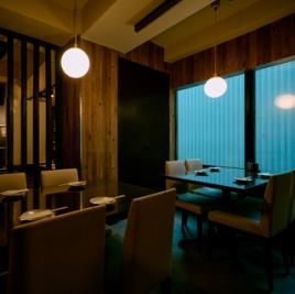 20분 이상의 연회에서도 1개의 테이블로 OK◎ 부담없이 상담해 주십시오.소규모의 단체님도 안내할 수 있는 개인실석을 풍부하게 준비하고 있습니다.시부야에서 다양한 상황에 사용할 수있는 완전 개인 실을 완비! 시부야에서 접대, 여자 회, 미팅, 생일, 기념일, 환송 영회 등 각종 음료회와 연회는 당점에서 결정!