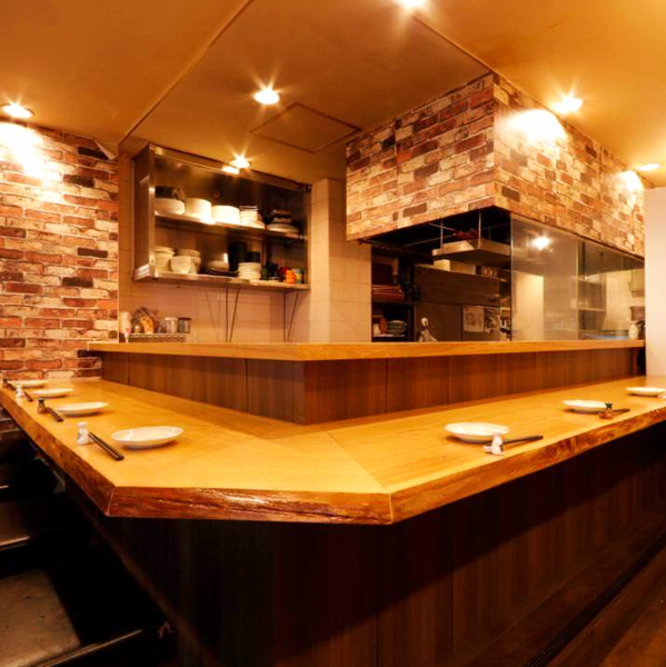 温かみのある店内は、落ち着いた雰囲気でゆったりとお食事をお楽しみ頂けます◎お気軽にお電話ください！