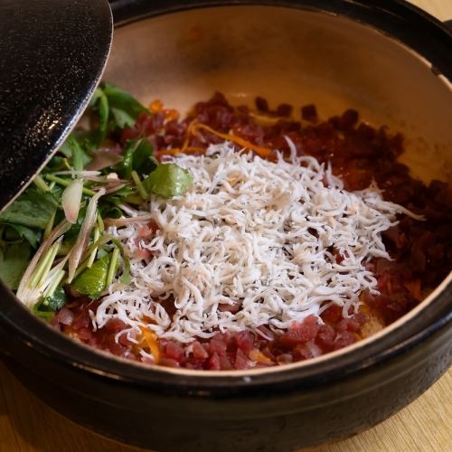 和歌山　しらすと梅の釜飯