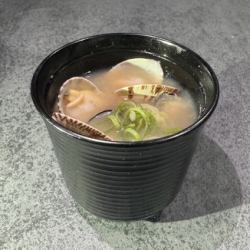 〆の貝汁