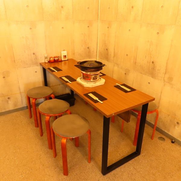 【居心地の良さが自慢！】当店は一人飲みもウェルカム！落ち着いた雰囲気の店内で、自分だけの時間を楽しむことができます♪心地よい空間で、美味しい料理とお酒を楽しんでリフレッシュしましょう★ぜひ、お一人でのご来店もお待ちしています！