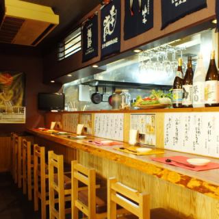 A spacious counter.You can feel free to use it even by yourself.Of course, it can also be used by couples ◎ [Kashiwa Nabe Sake All-you-can-drink shochu]