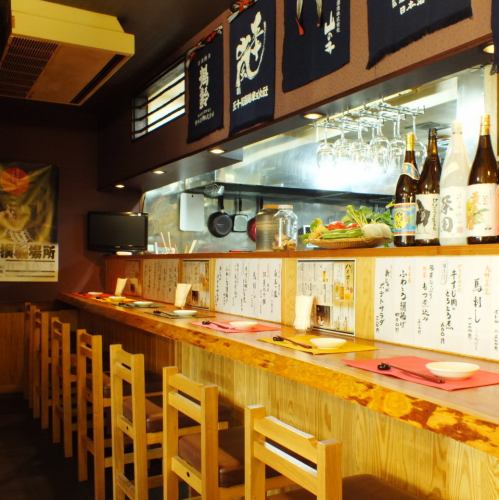 A spacious counter.You can feel free to use it even by yourself.Of course, it can also be used by couples ◎ [Kashiwa Nabe Sake All-you-can-drink shochu]