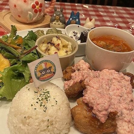 まるで隠れ家のようにおしゃれな店内で、ゆったりお楽しみ下さい