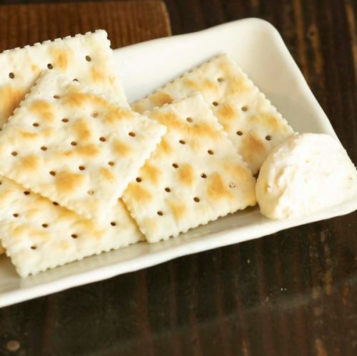 cream cheese and crackers