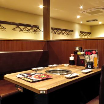 A comfortable table seat.You can enjoy your meal without worrying about the surroundings because there is a partition between the next door.