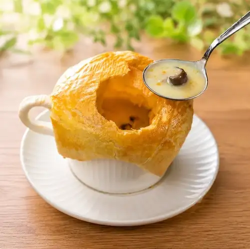 きのこのスープ　パイ仕立て