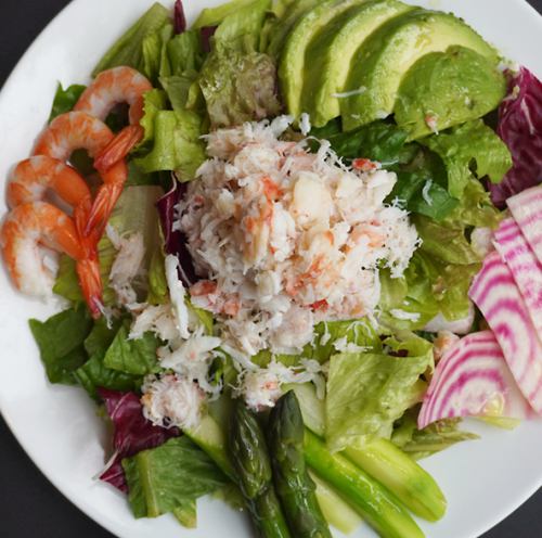 타라바 게 참깨 게와 아보카도의 프레스티지 샐러드