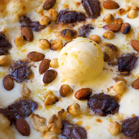 초콜릿 & 견과류 피자