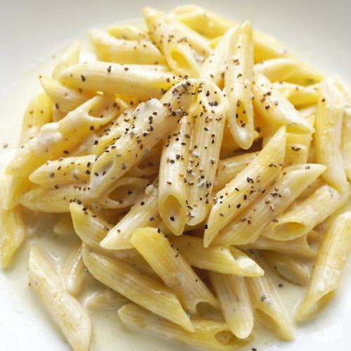 고르곤 졸라 치즈의 진한 크림 소스