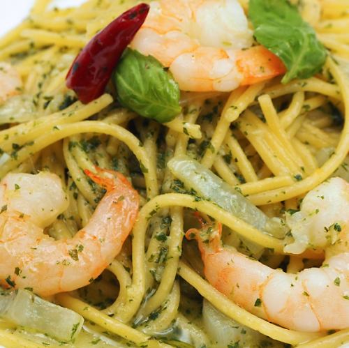 바질과 마늘 향기 새우 제노베제