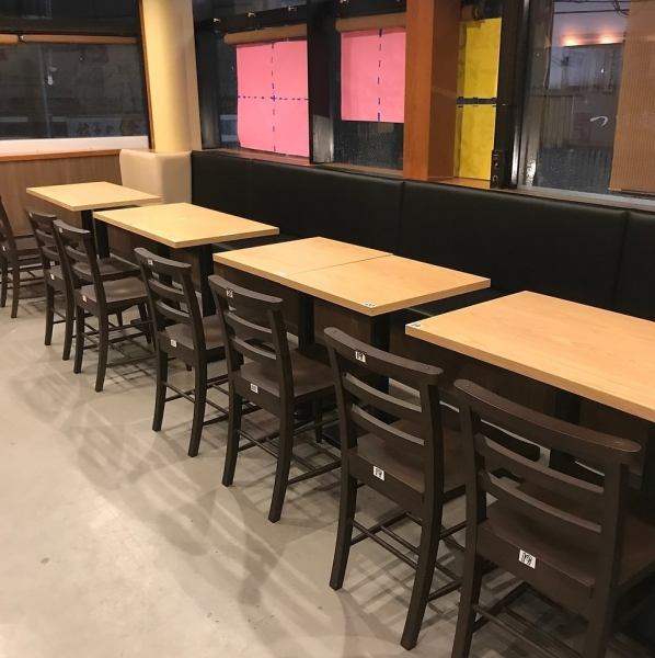 [Recommended for everyday use and small parties] We have a total of 8 tables for 4 people.It's also perfect for drinking parties ♪ You can adjust the seats according to the number of people, so please feel free to drop by.