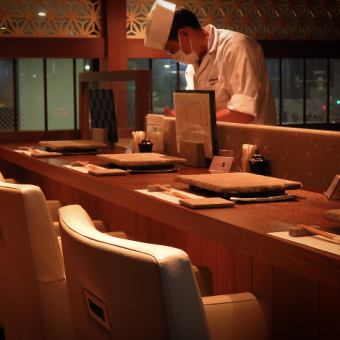 Spacious counter seats.You can enjoy a dynamic cooking scene right in front of your eyes.This is the seat where you can enjoy the hot food best.Recommended for a quick drink after work or before the last train ◎