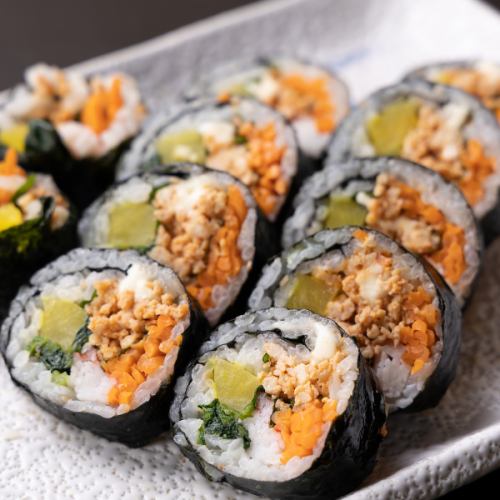 Pada 589's ``Gimbap'' is healthy and has lots of ingredients.