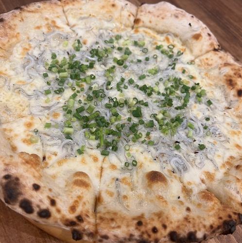 Rich cheese pizza with plenty of whitebait