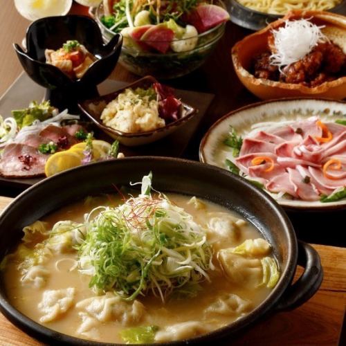 Courses that are perfect for banquets start at 4,500 yen! Specialty steamed gyoza dumplings and fresh seafood are also available for private reservation.