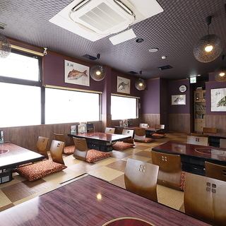 【店舗貸切：70名様～80名様】団体様歓迎！会社宴会など大人数での各種宴会に◎広々とした落ち着いた店内は、ついつい長居をしてしまう居心地の良さが老若男女問わず大人気！会社宴会や地域のお集りなど、大切な仲間たちとの各種宴会に最適です。ご利用人数のご相談も承っておりますので、まずはお気軽にご相談ください。