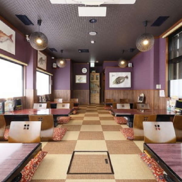 テーブル席、お座敷もご用意しております。会社宴会やご家族でのお食事などにぴったりです☆ついつい長居をしてしまう居心地の良さです◎落ち着いた店内で自慢の味と共に美味しい時間をゆっくりお過ごしください◎宴会にぴったりなコースもご用意。内容もご相談参りますのでお気軽にお問い合わせください。