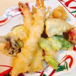 Assorted seafood and vegetable tempura