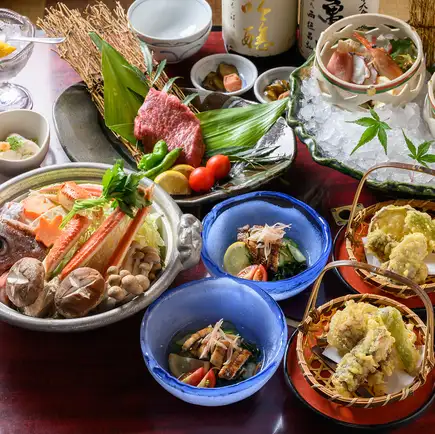 【120分飲み放題付】各種宴会に◎厳選食材と肉料理を味わう『お一人様7,700円コース』全8品