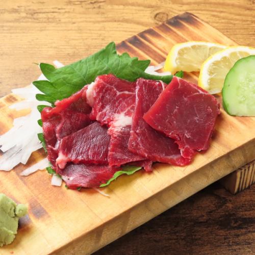 熊本直送の放牧馬を使った絶品馬刺し!