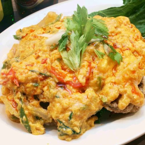 Stir-fried soft shell crab with fluffy egg curry "Poonim Patpong Curry"