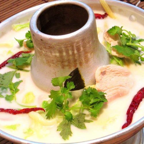 Chicken coconut milk soup ``Tom Kha Gai''