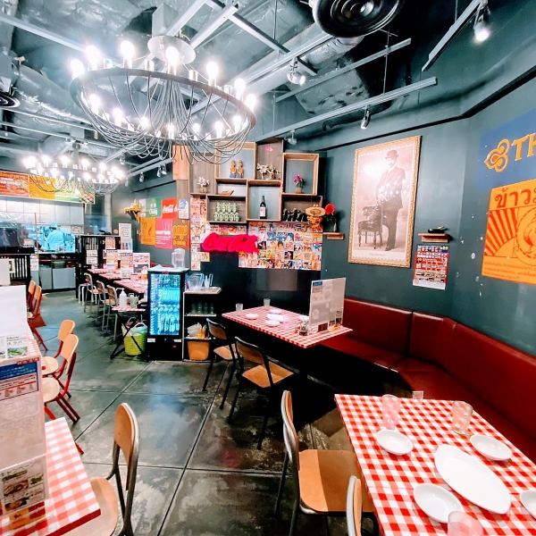 [可靠的空间] 经典商店的开放式过道座位是街头风格♪“Tinun Yokohama Landmark Plaza Store”泰国啤酒和食物都很美味。Mirai Yokocho有一家着名的泰国餐厅，在东京有10多家商店♪请享用经典的“优秀”泰国美食，原产地“Tom Yum Ramen”等只有在这里才能品尝到的味道。