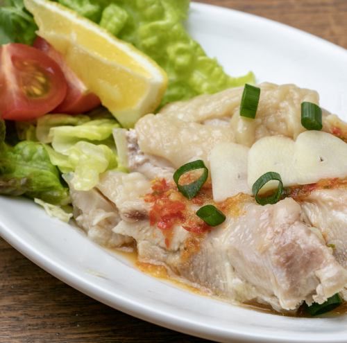 Steamed chicken with lemon sauce “Gai Manao”