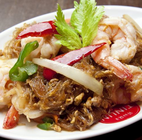 Stir-fried shrimp and vermicelli ``Kung Pat Unsen''