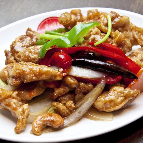Stir-fried chicken and cashew nuts "Gai Pat Met Mamuang"