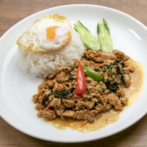 Stir-fried minced pork with gapao rice ``Moo Pat Baigapao Lat Khao''