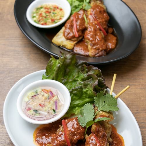 2 串豬肉串“Moo Satay”